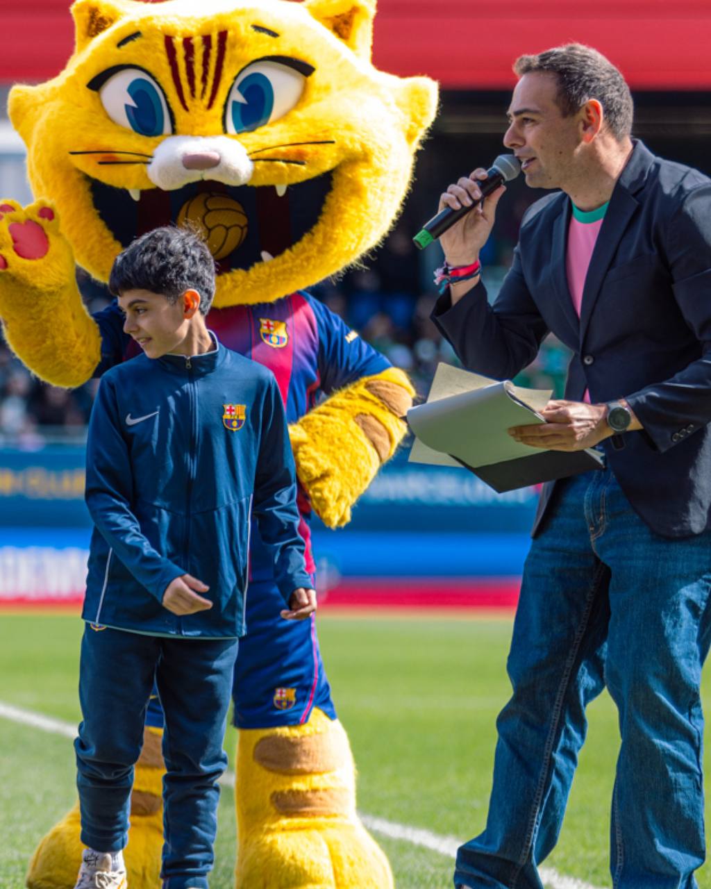 photo 5951824546631454142 y